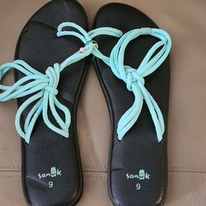 Womens Sanuk sandals. Size 9